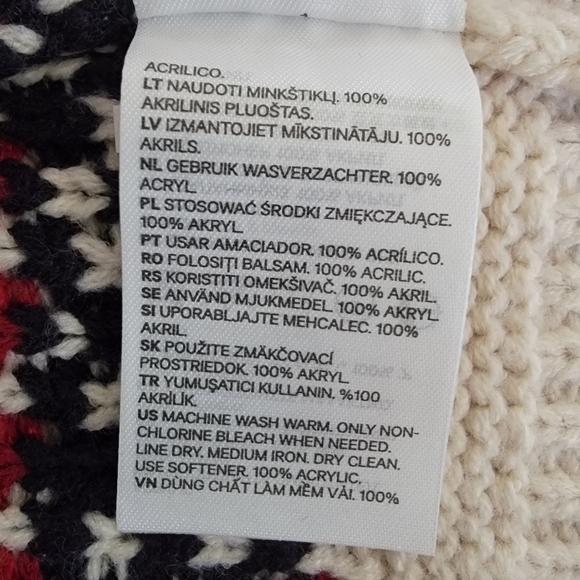 Men's H&M Cream Turtleneck Sweater with Reindeer Design, Thick And Warm - Picture 4 of 8